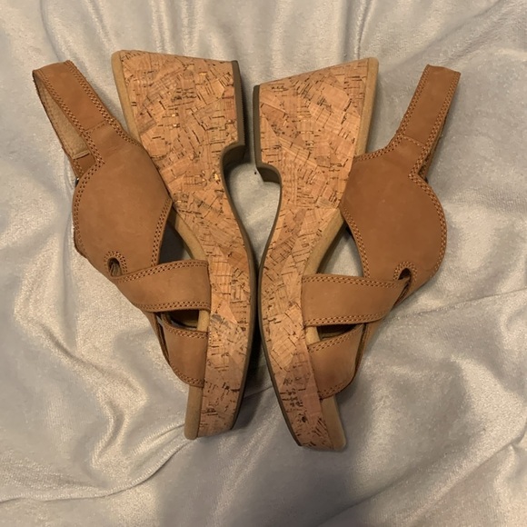 Clarks Tan Wedge Sandals with Cork Heel Giselle beach faux suede braid size 9 - Picture 3 of 6